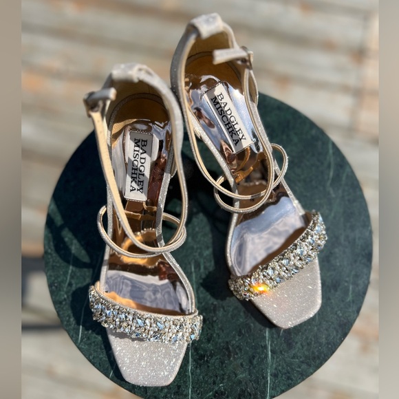 Badgley Mischka Nala Curvy Stiletto Heel - Picture 4 of 8